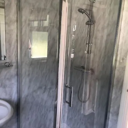 Couple'S Lodge With Hot Tub Upton  Exterior photo