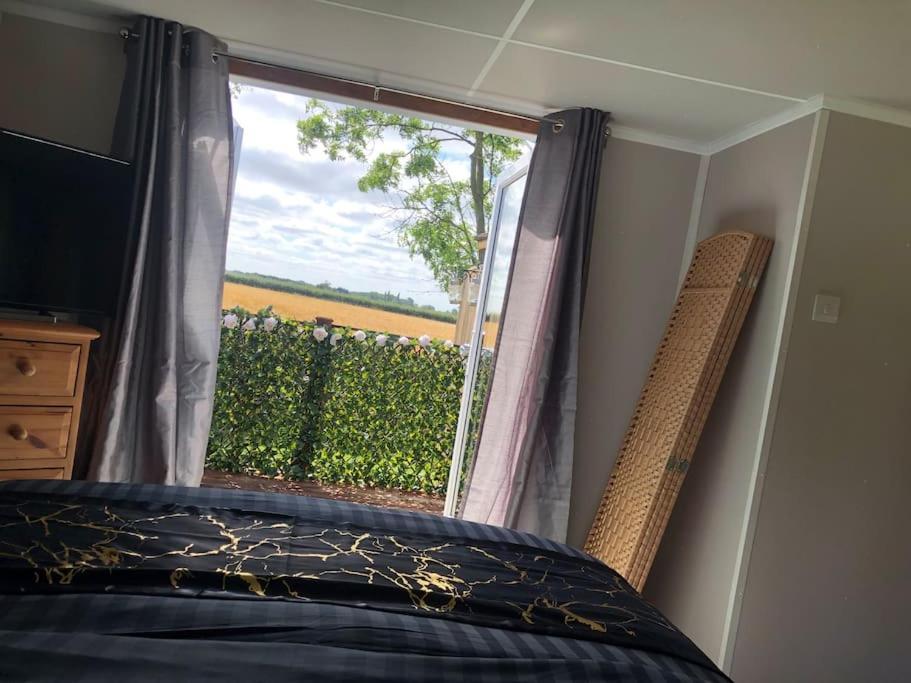 Couple's With Hot Tub * Upton (Lincolnshire)