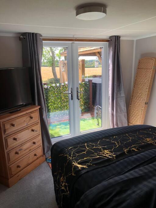Couple's With Hot Tub Holiday home
