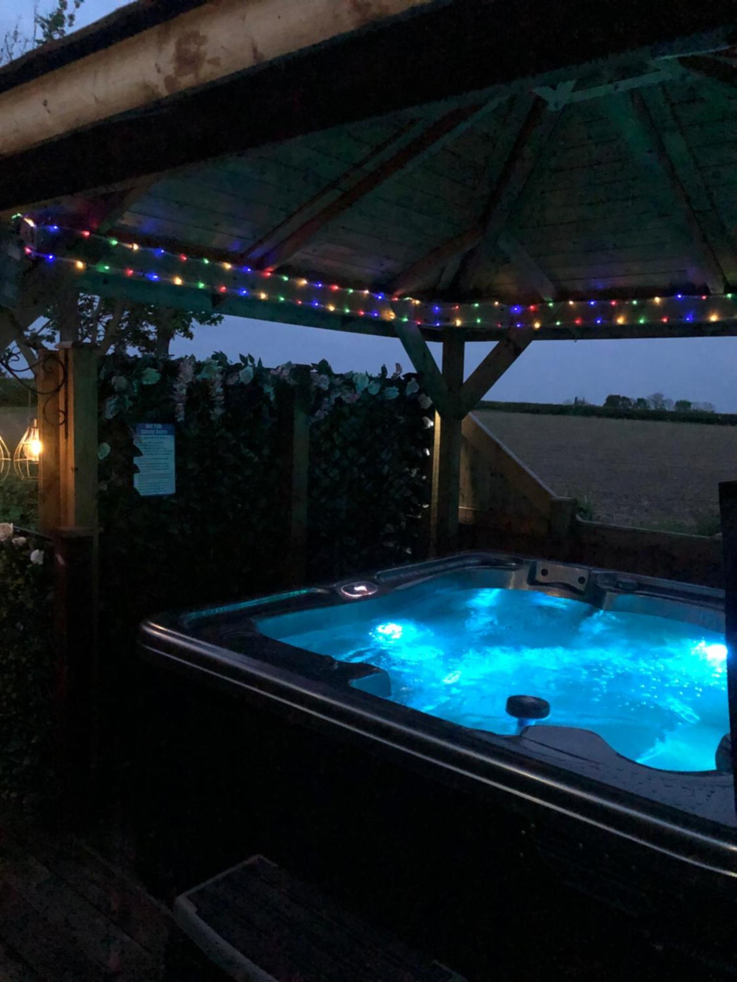 Couple's With Hot Tub Holiday home *