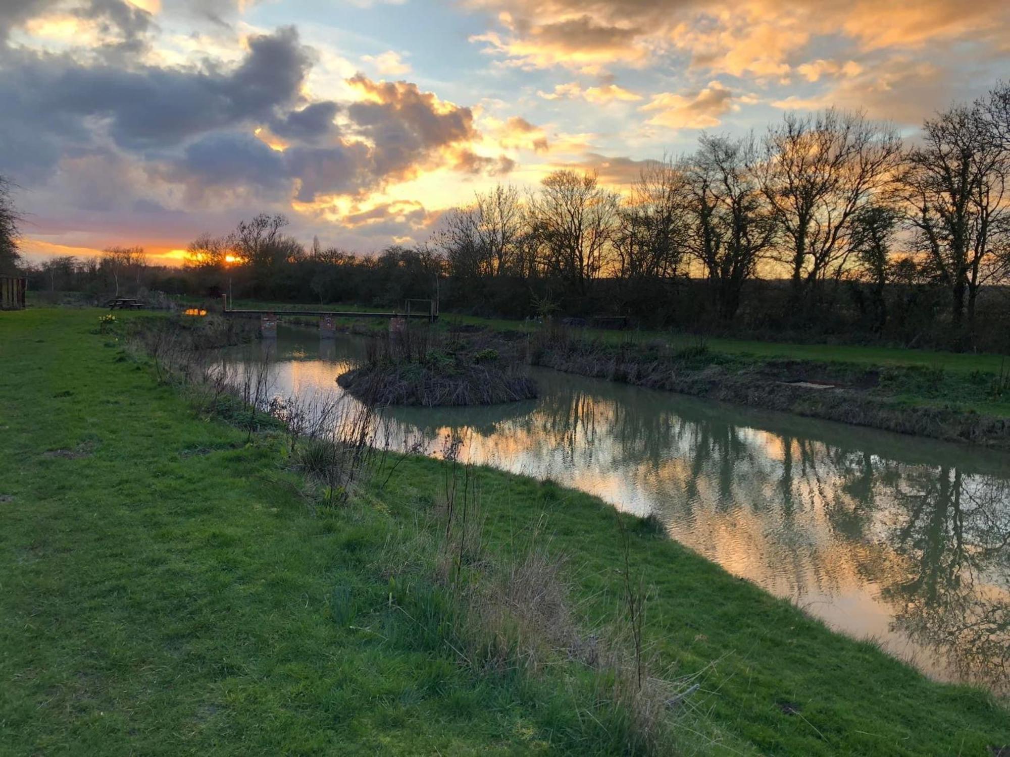 Couple's With Hot Tub Upton (Lincolnshire)